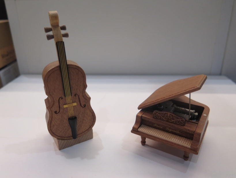 Boîte à musique piano à queue marron